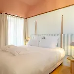 Le Petit ホテル 3*