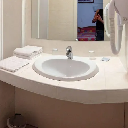 Magenta Hotel